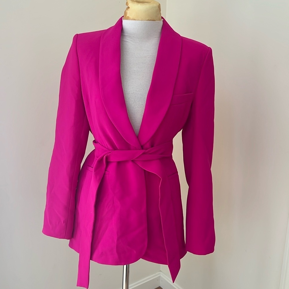 Zara XS fuchsia tuxedo collar blazer with belt.